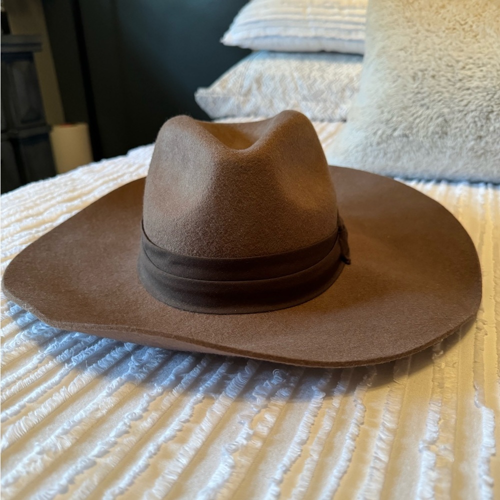 Women’s hat- never worn.